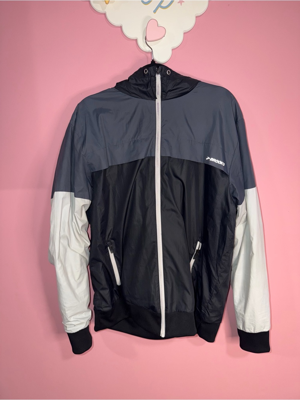 Brooks Men’s Black, Gray & White Colorblock Windbreaker